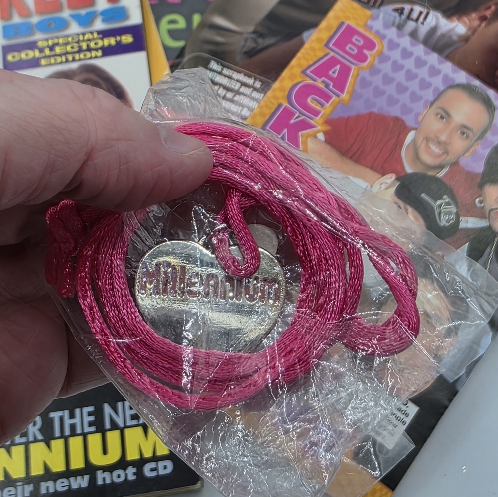Vintage Backstreet Boys Memorabilia Books & Necklace Bundle - Picture 4 of 15